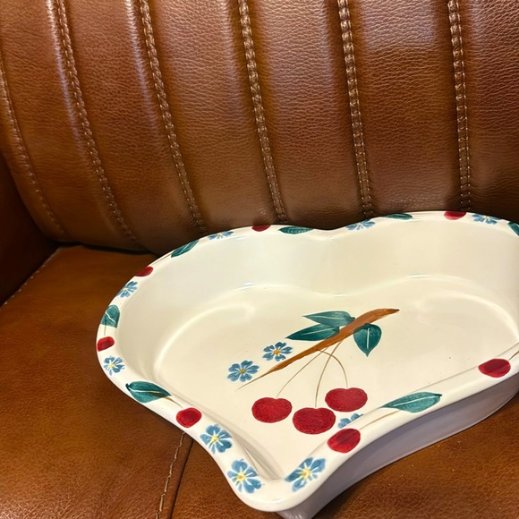 Chaparral Pottery USA Painted Heart Baking Dish Cherry - Picture 1 of 8